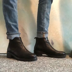 Black leather urban outfitters Chelsea boots